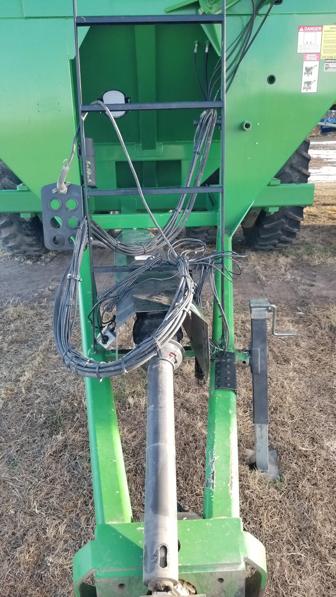 2011 J&M 1151-22D Grain Cart