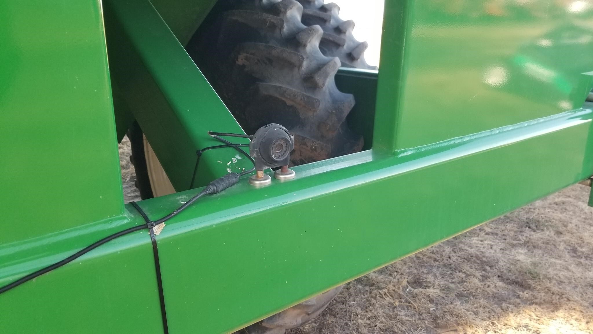 2011 J&M 1151-22D Grain Cart