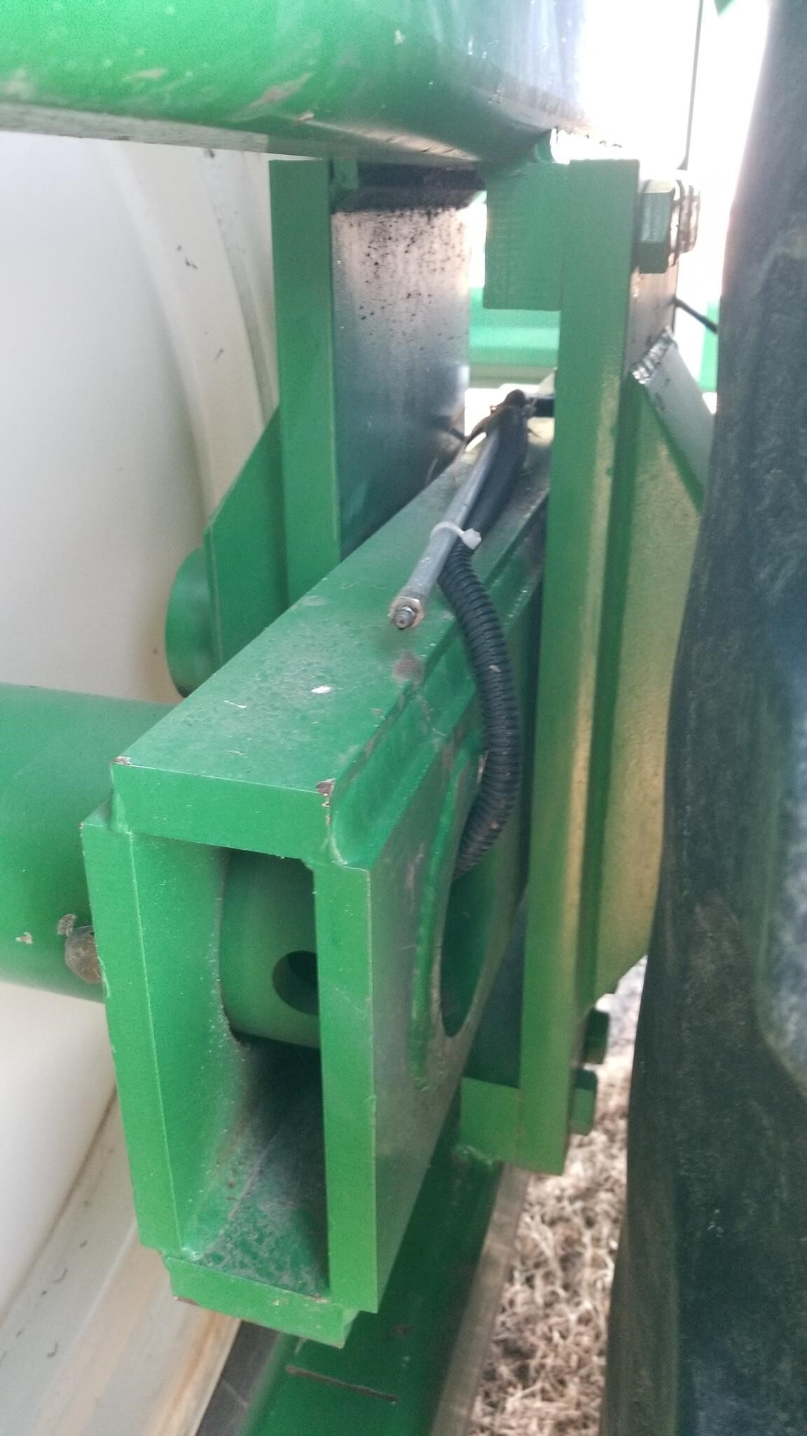 2011 J&M 1151-22D Grain Cart