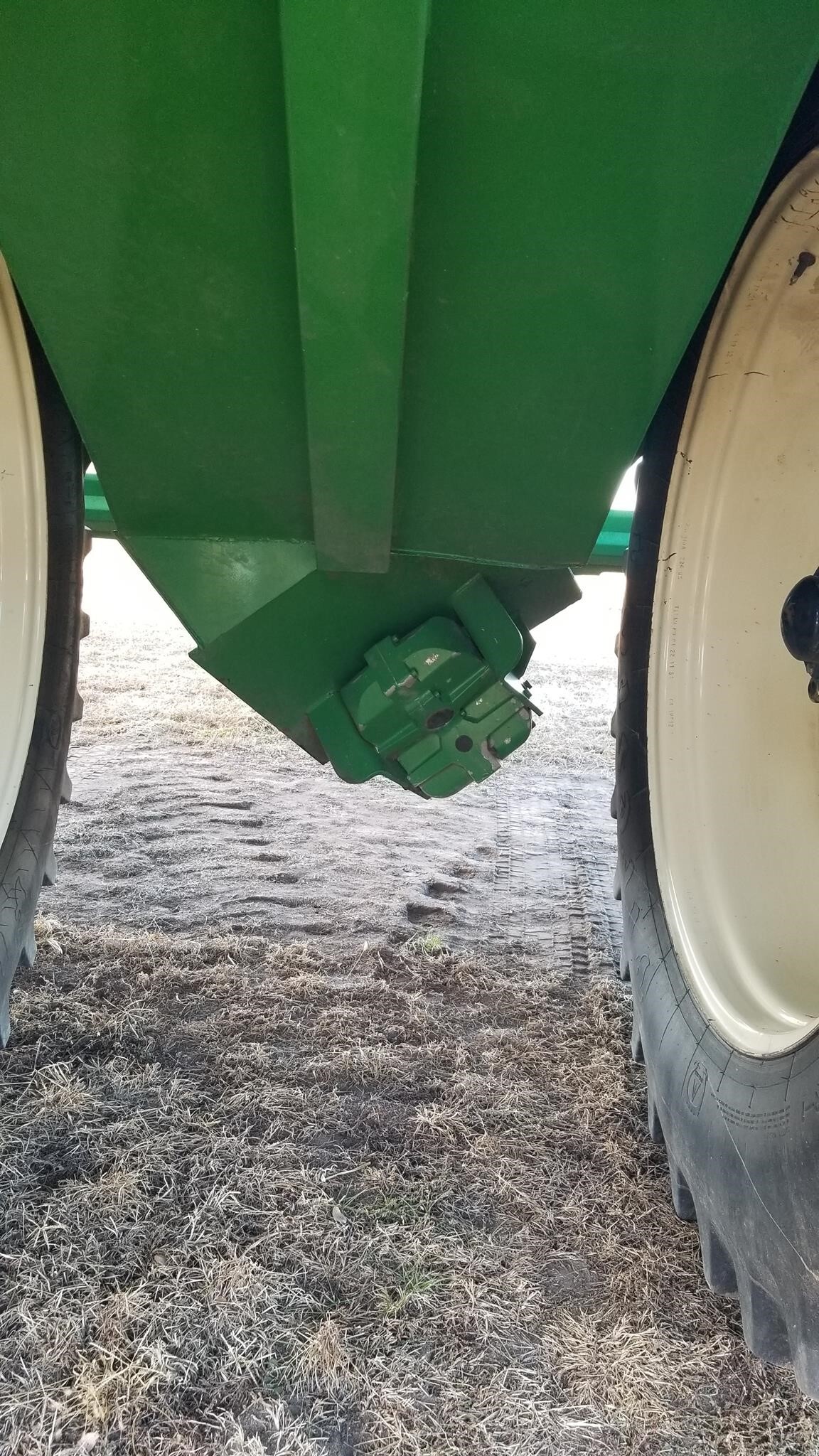 2011 J&M 1151-22D Grain Cart