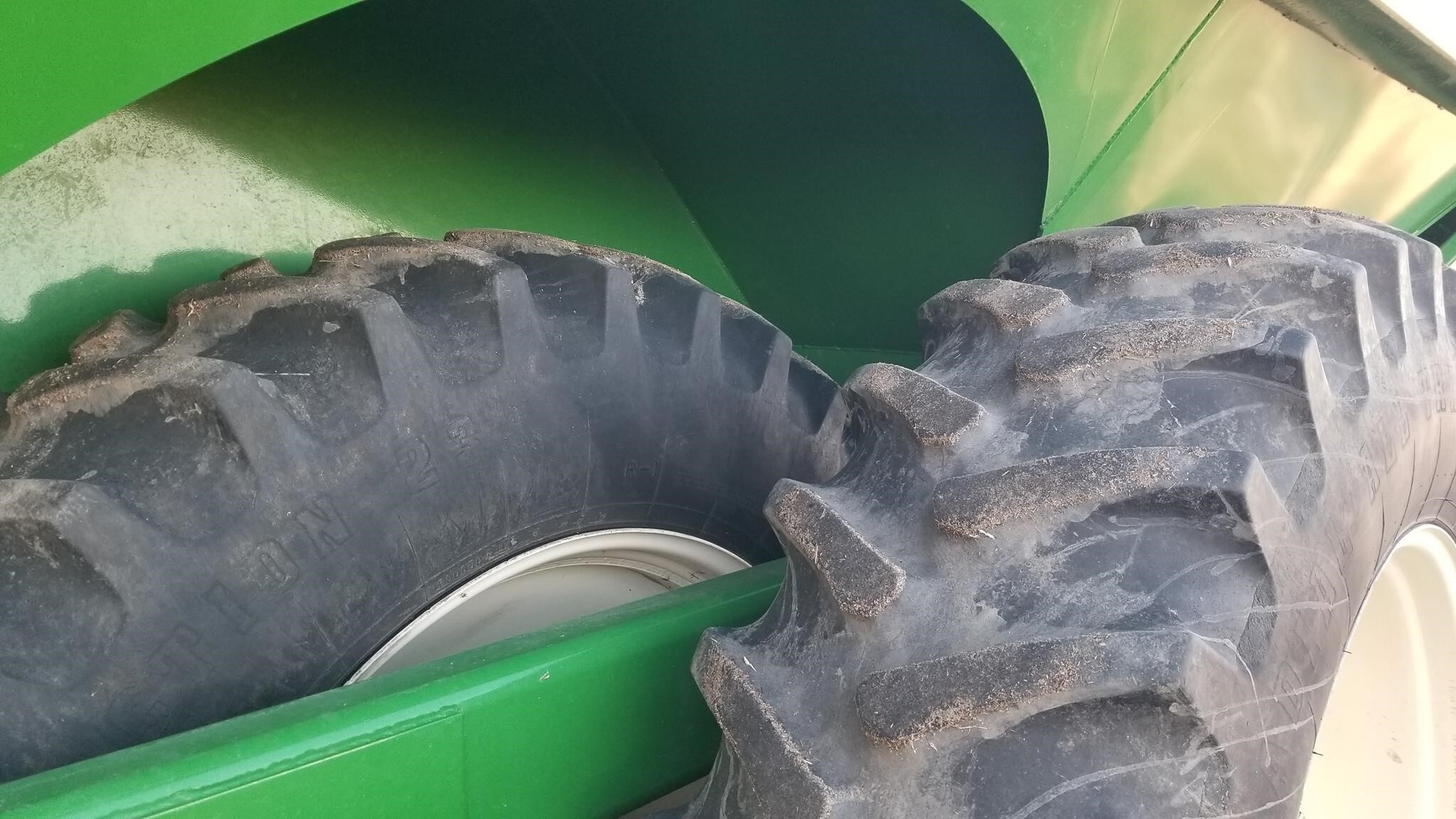 2011 J&M 1151-22D Grain Cart