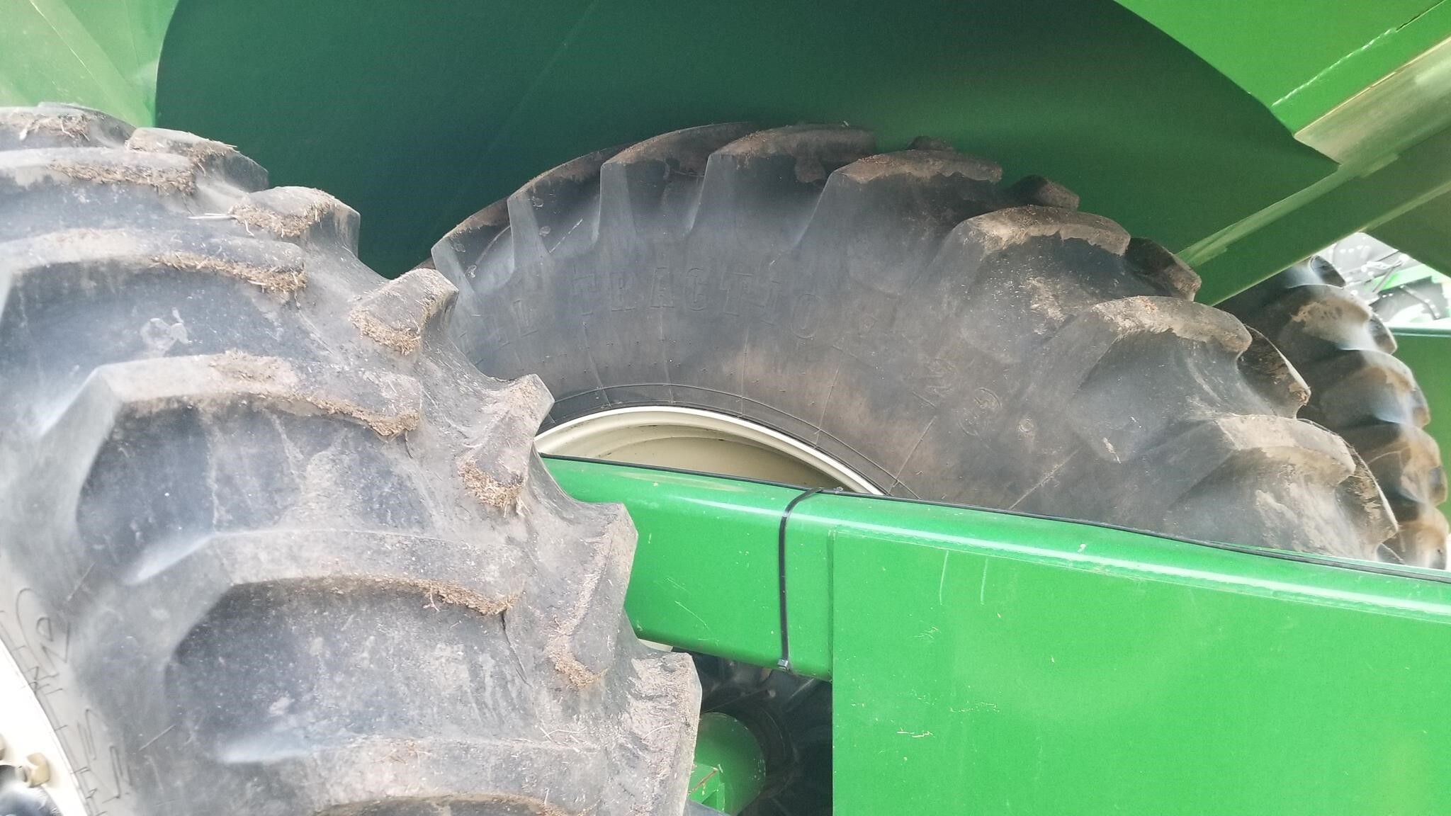 2011 J&M 1151-22D Grain Cart