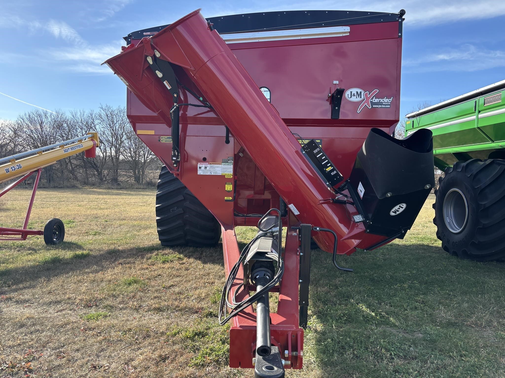 2024 J&M 1432-22S Grain Cart