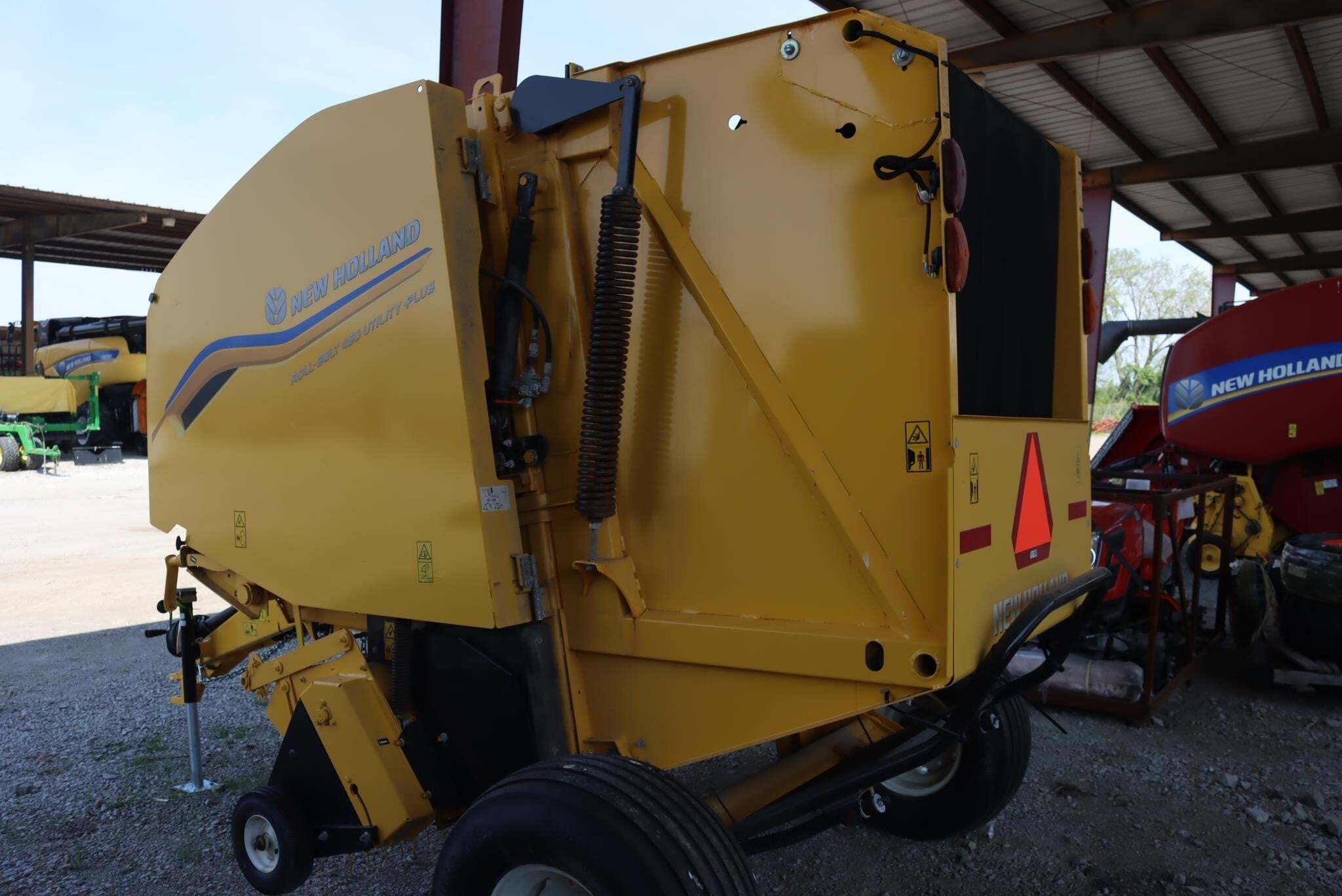  New Holland Roll-Belt 450 Utility Round Baler