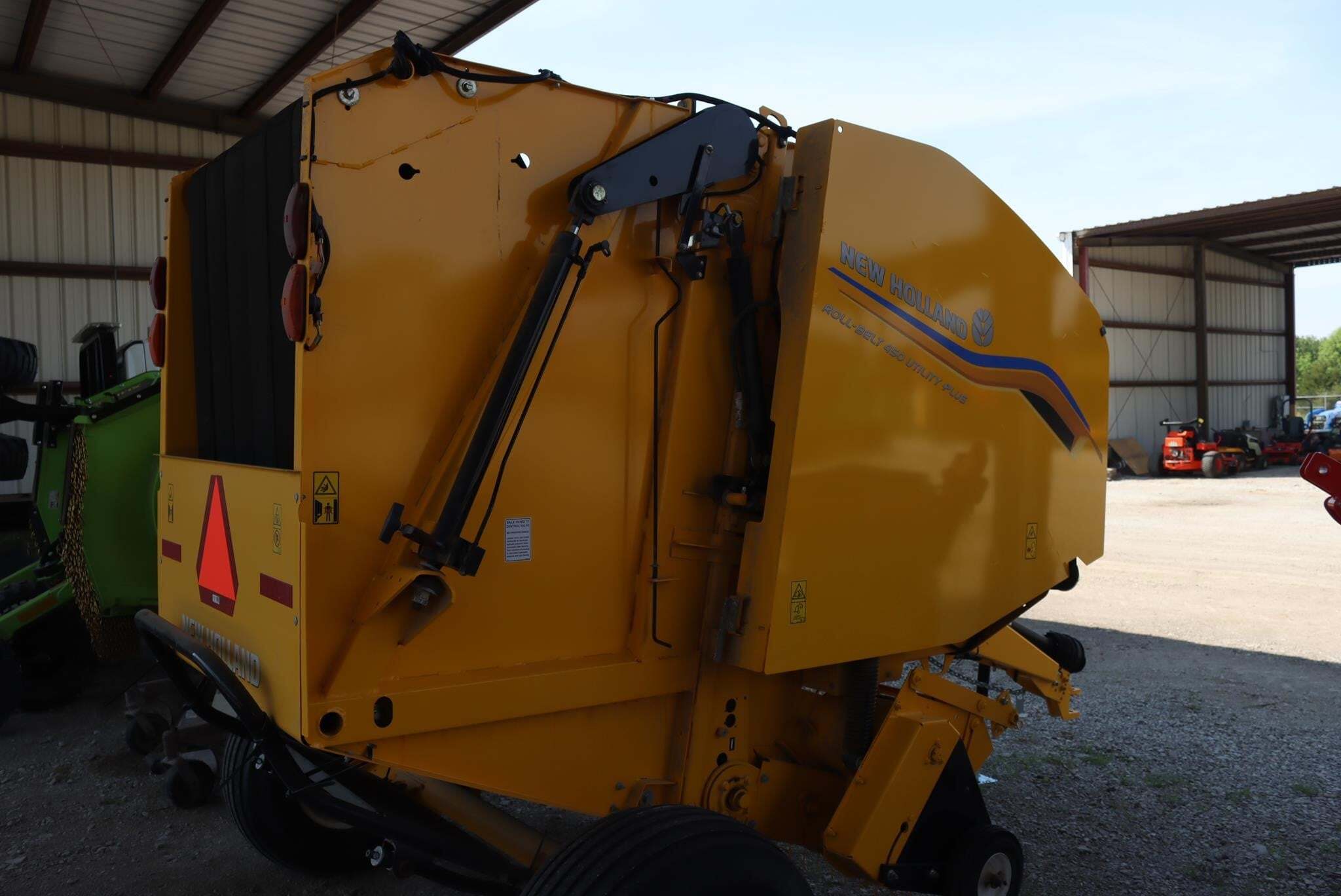  New Holland Roll-Belt 450 Utility Round Baler