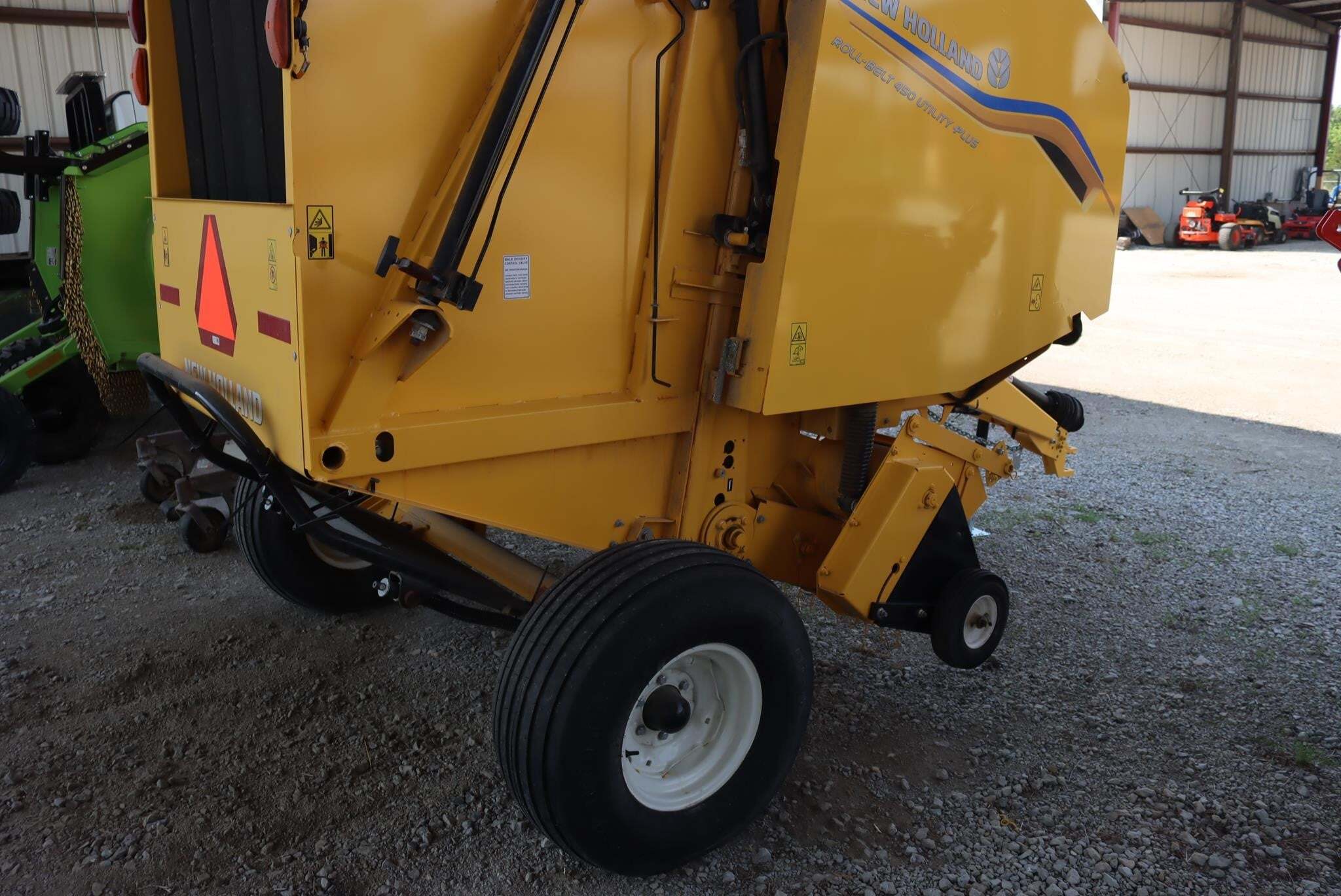  New Holland Roll-Belt 450 Utility Round Baler