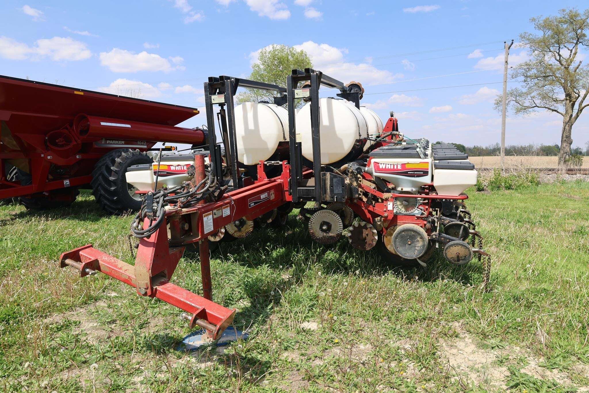  White 8180 Planter