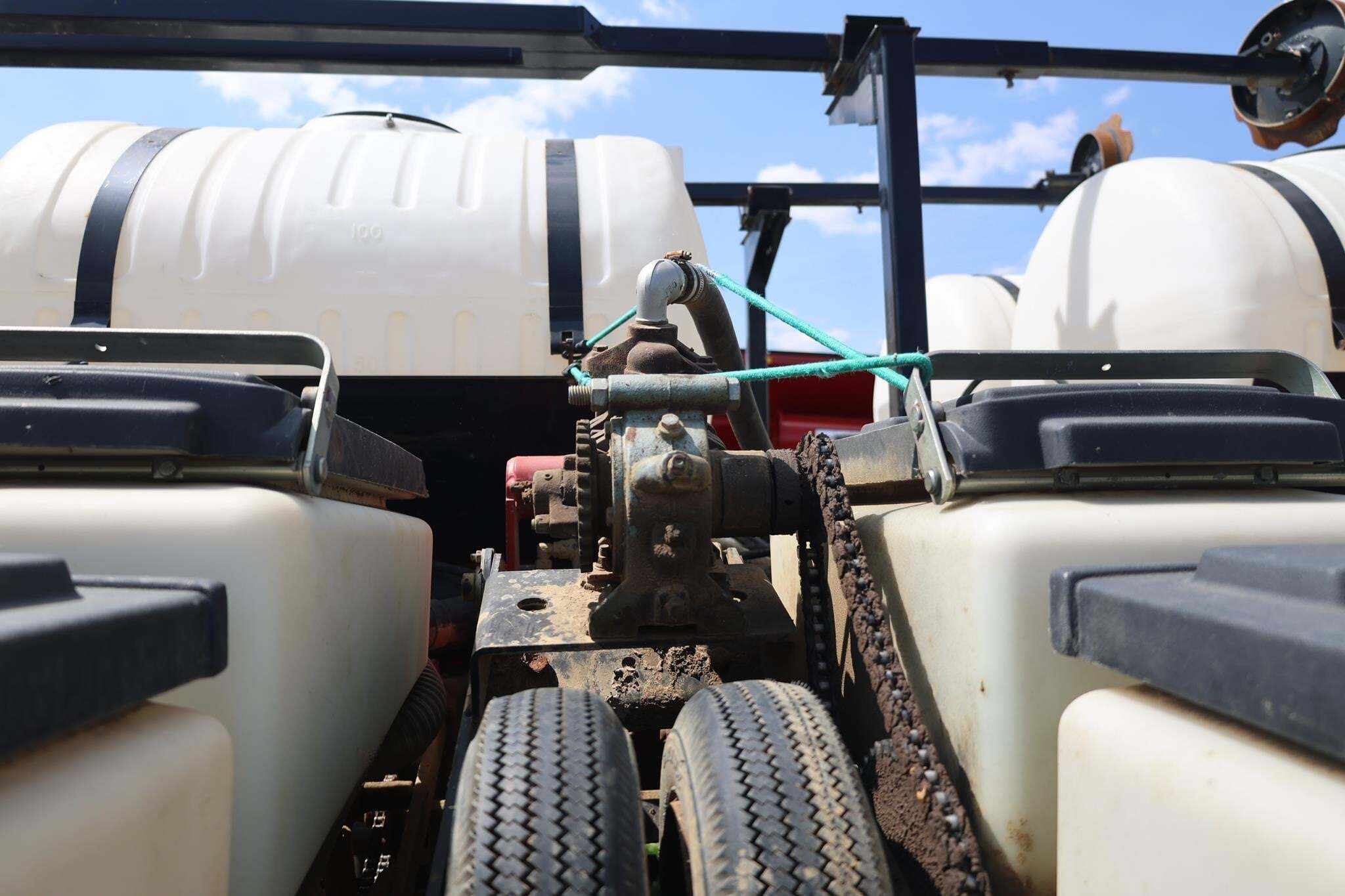  White 8180 Planter