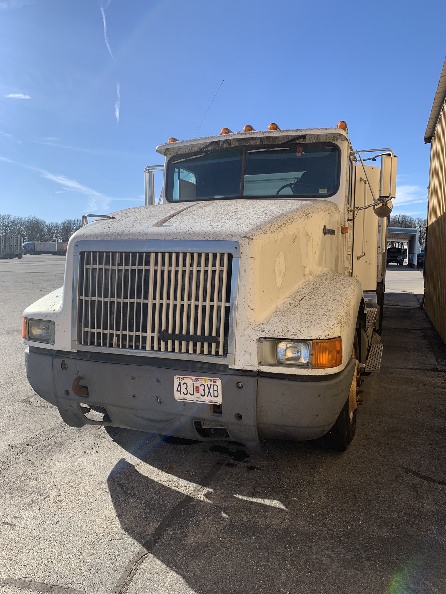 1993 International 9400 Semi Trucks/Trailer
