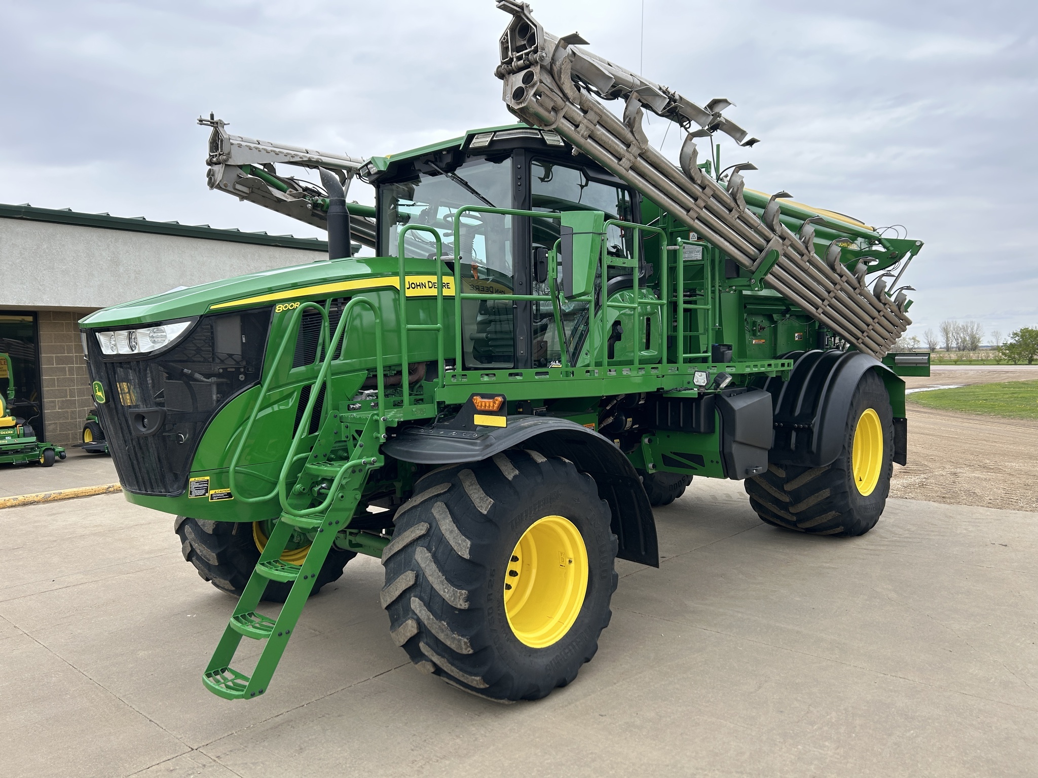 2023 John Deere 800R Self-Propelled Fertilizer Spreader