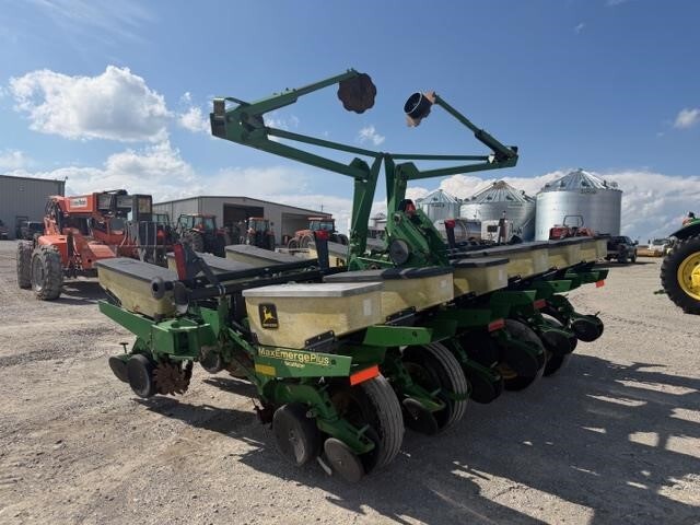 1999 John Deere 1760 Planter