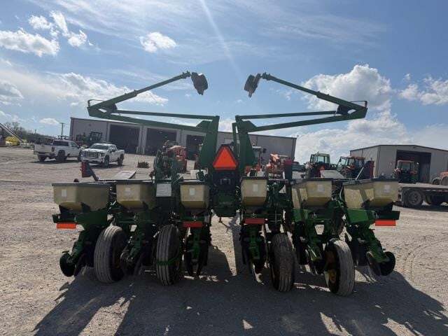 1999 John Deere 1760 Planter
