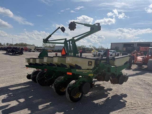 1999 John Deere 1760 Planter