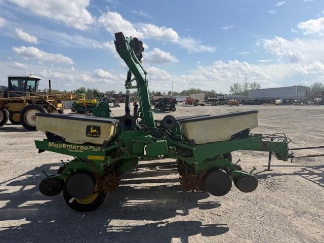 1999 John Deere 1760 Planter