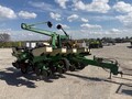 1999 John Deere 1760 Planter
