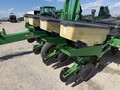 1999 John Deere 1760 Planter