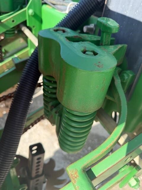 1999 John Deere 1760 Planter