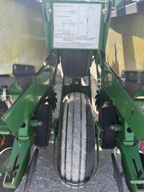 1999 John Deere 1760 Planter