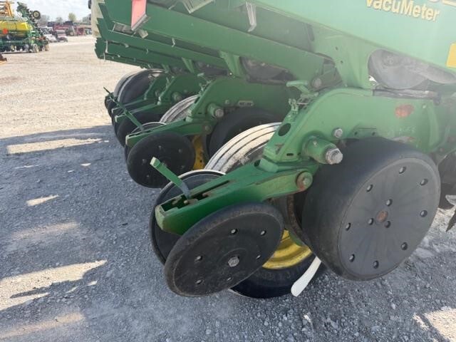 1999 John Deere 1760 Planter