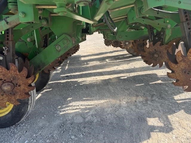 1999 John Deere 1760 Planter