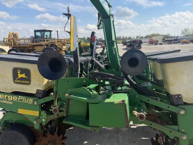 1999 John Deere 1760 Planter