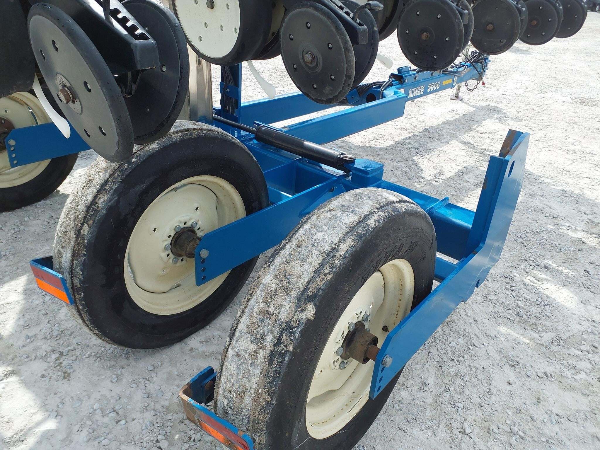  Kinze 3500 Planter