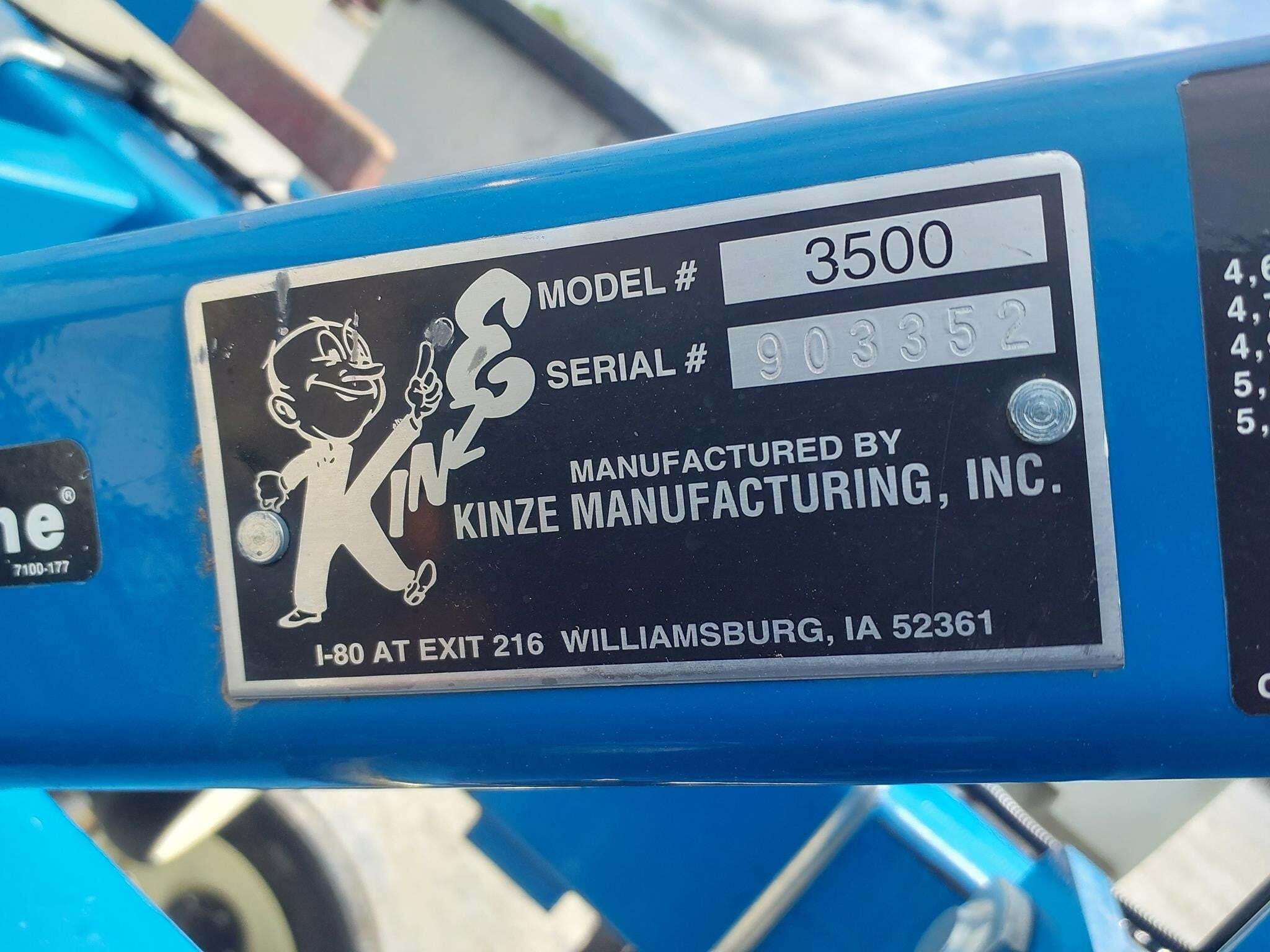  Kinze 3500 Planter