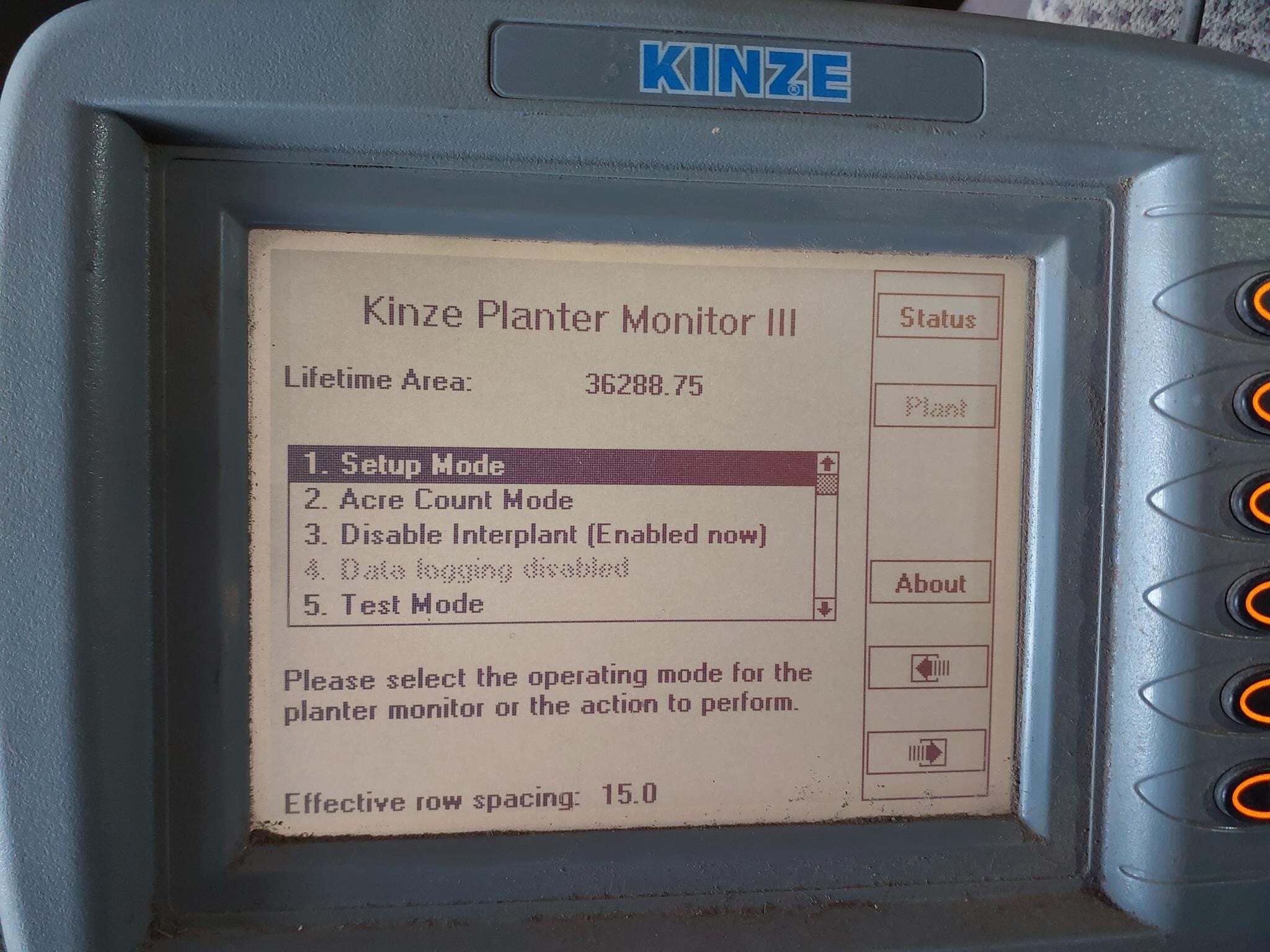  Kinze 3500 Planter