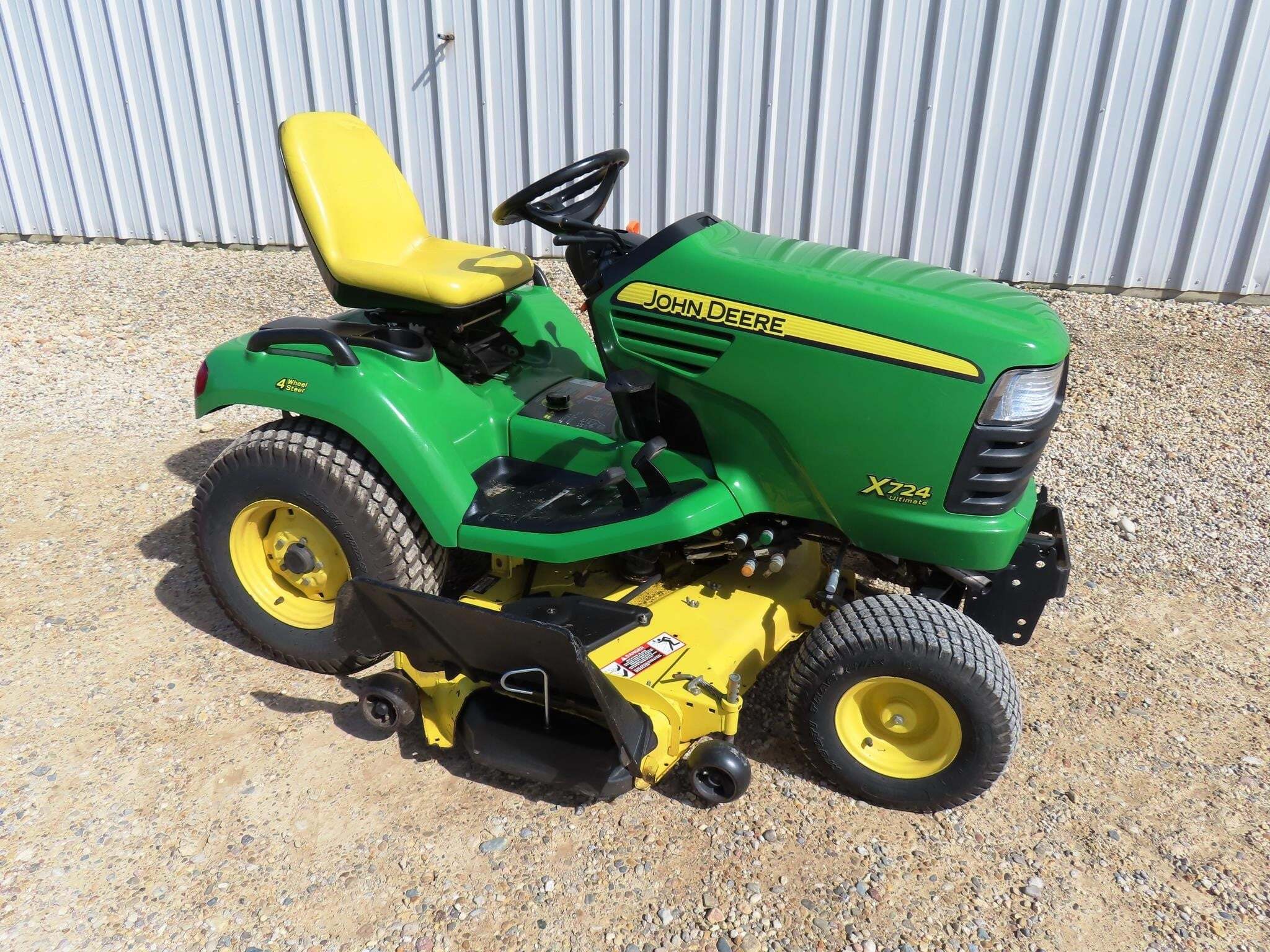 2009 John Deere X724 Lawn Mower