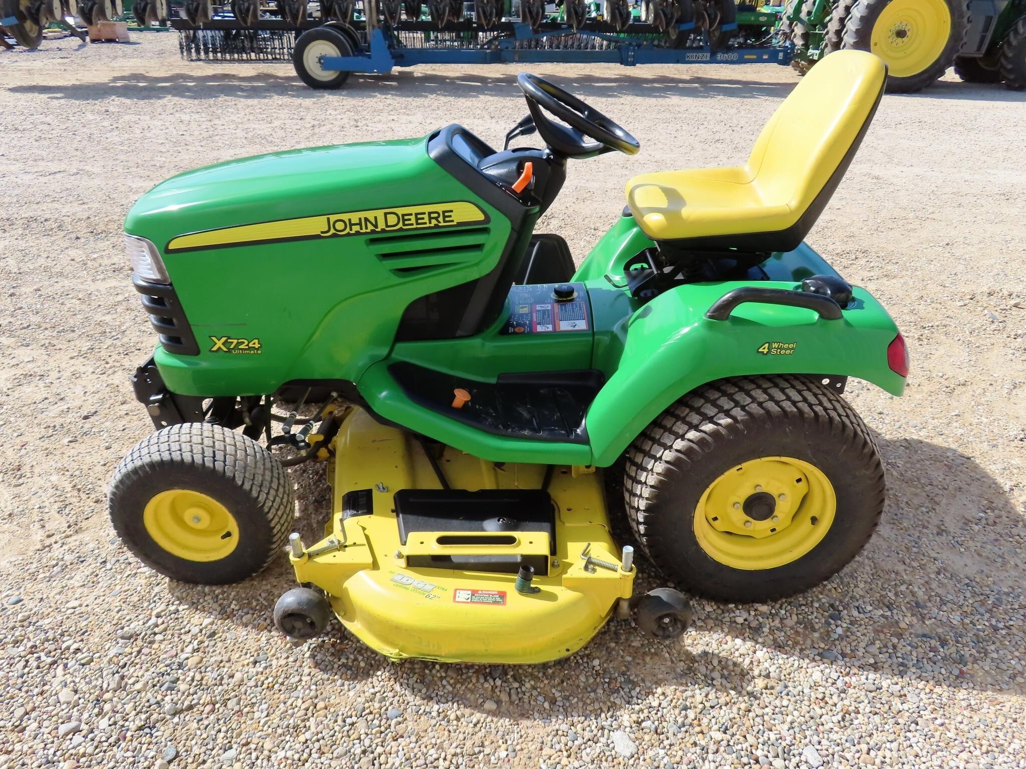 2009 John Deere X724 Lawn Mower