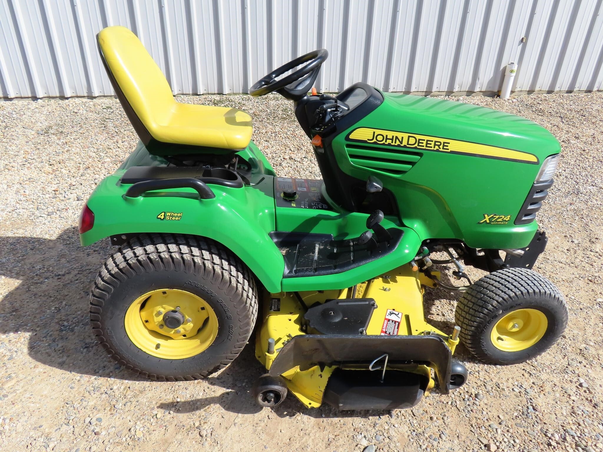 2009 John Deere X724 Lawn Mower