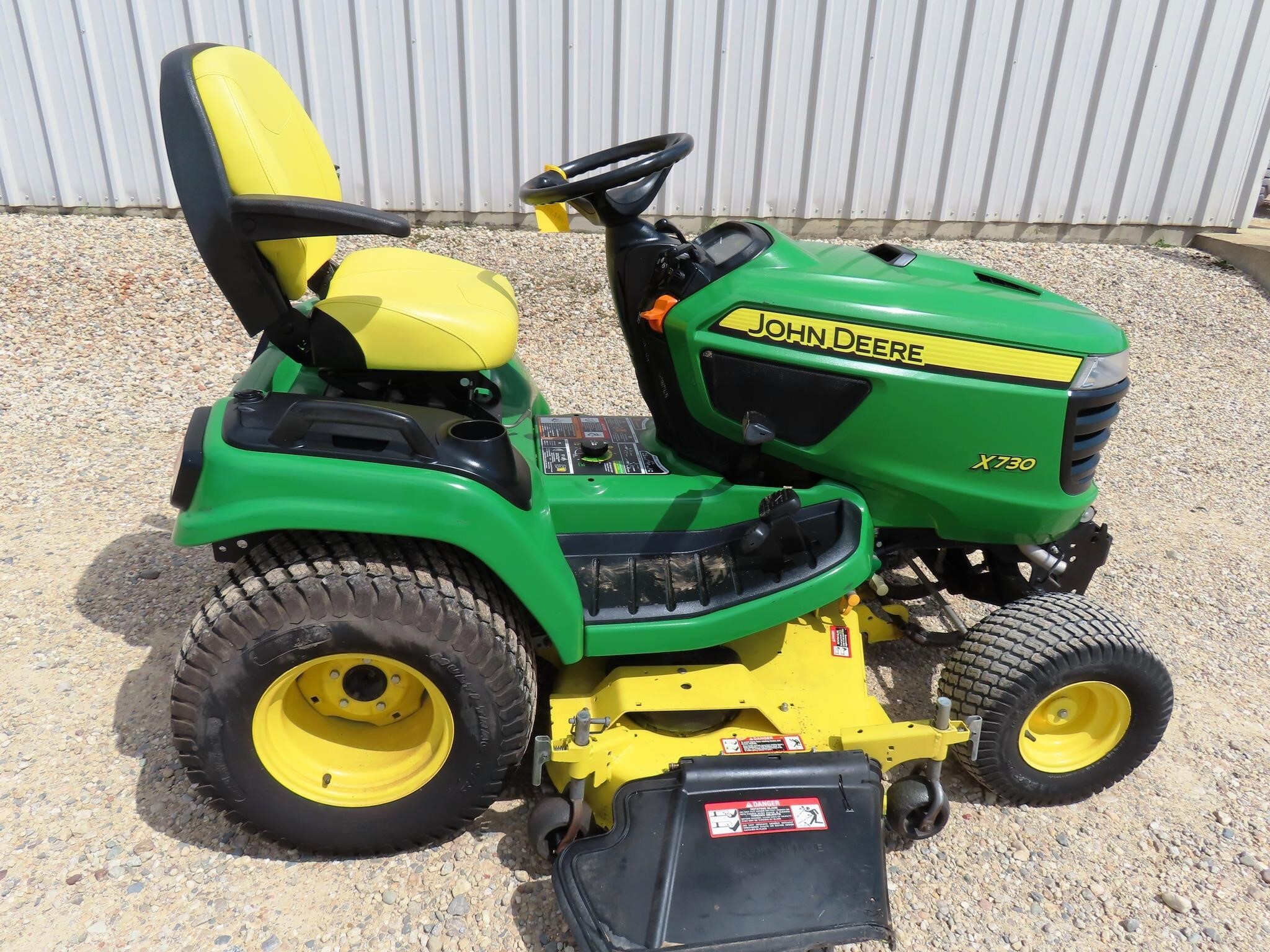 2014 John Deere X730 Lawn Mower