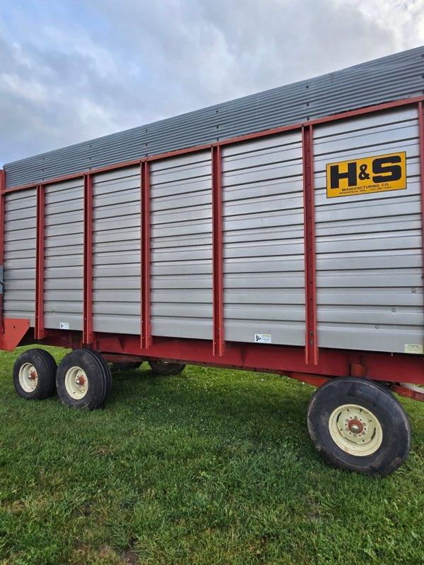  H & S PB18 Forage Wagon