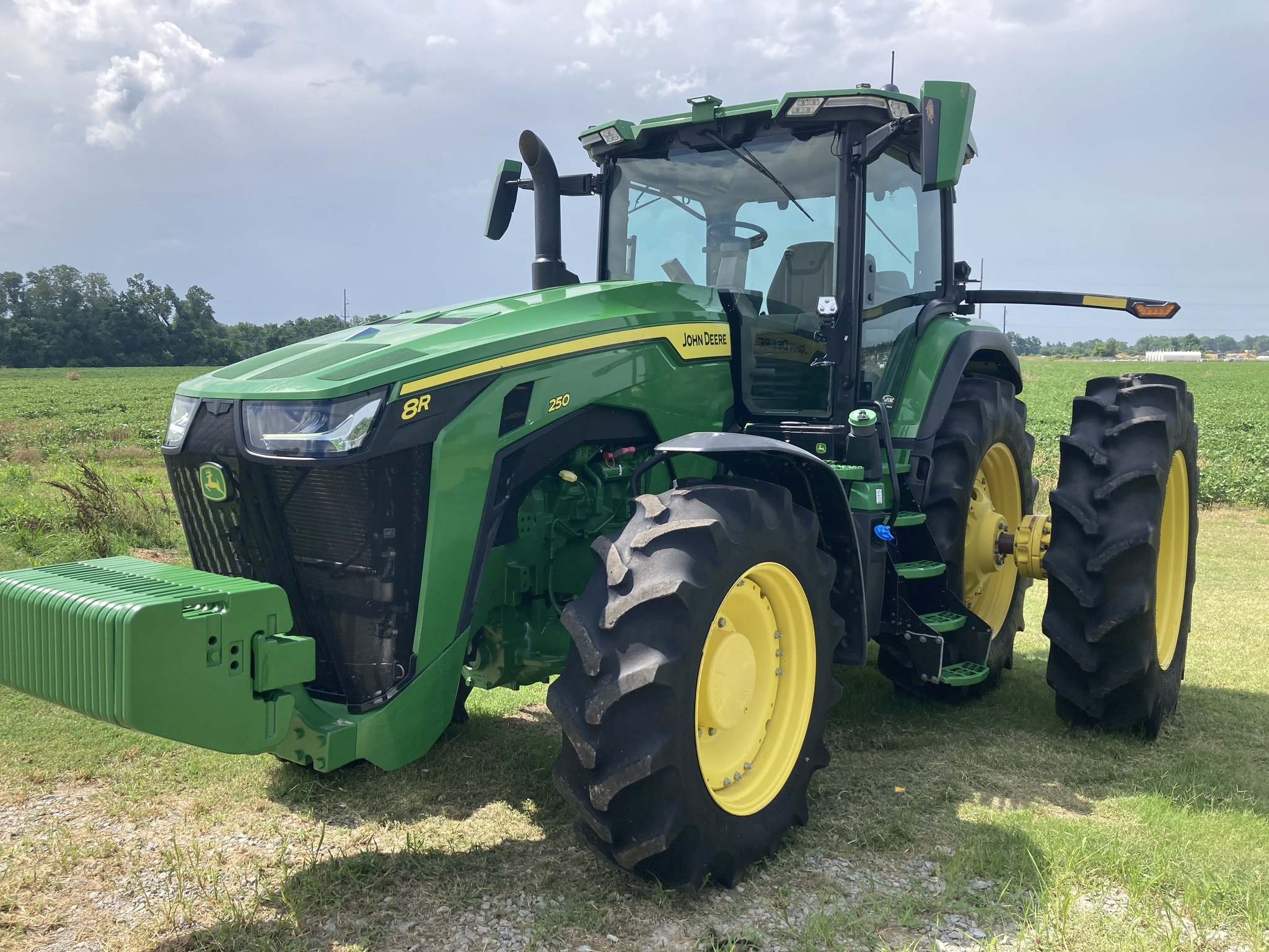 2022 John Deere 8R 250 Tractor