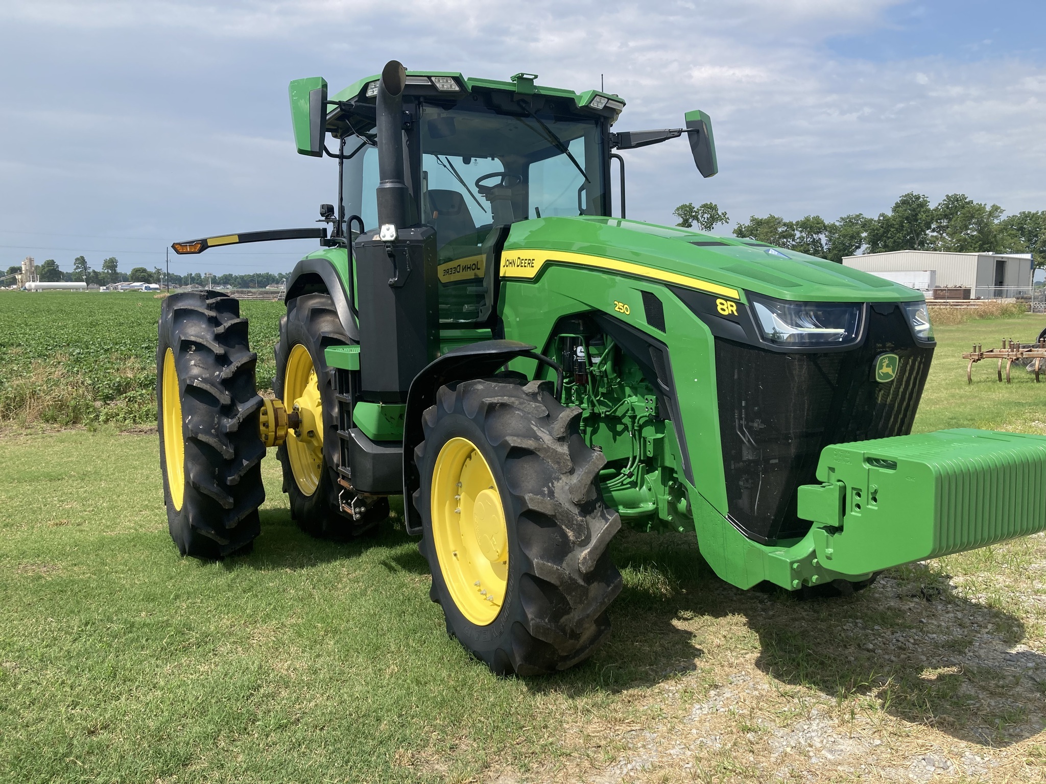 2022 John Deere 8R 250 Tractor