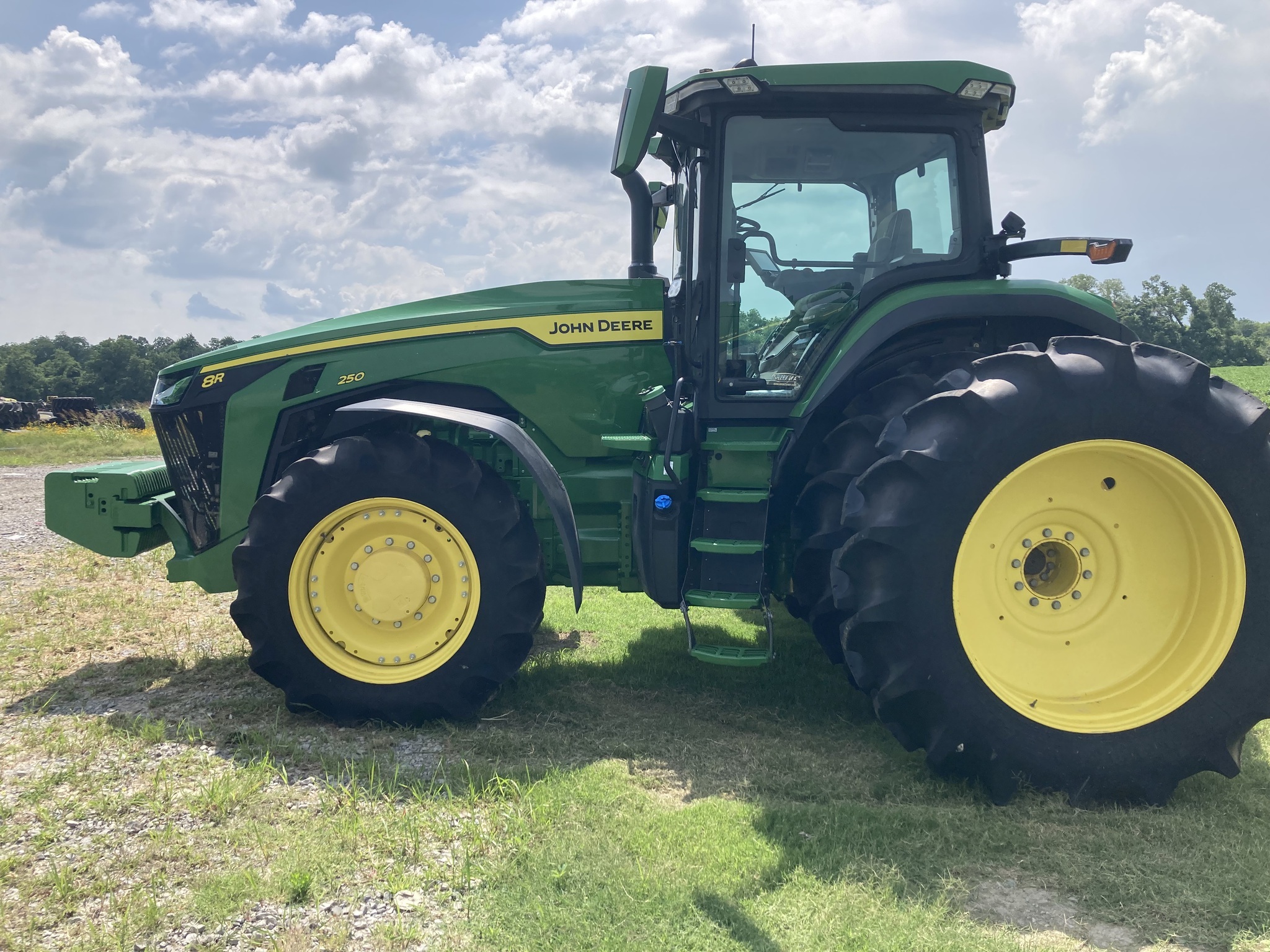 2022 John Deere 8R 250 Tractor