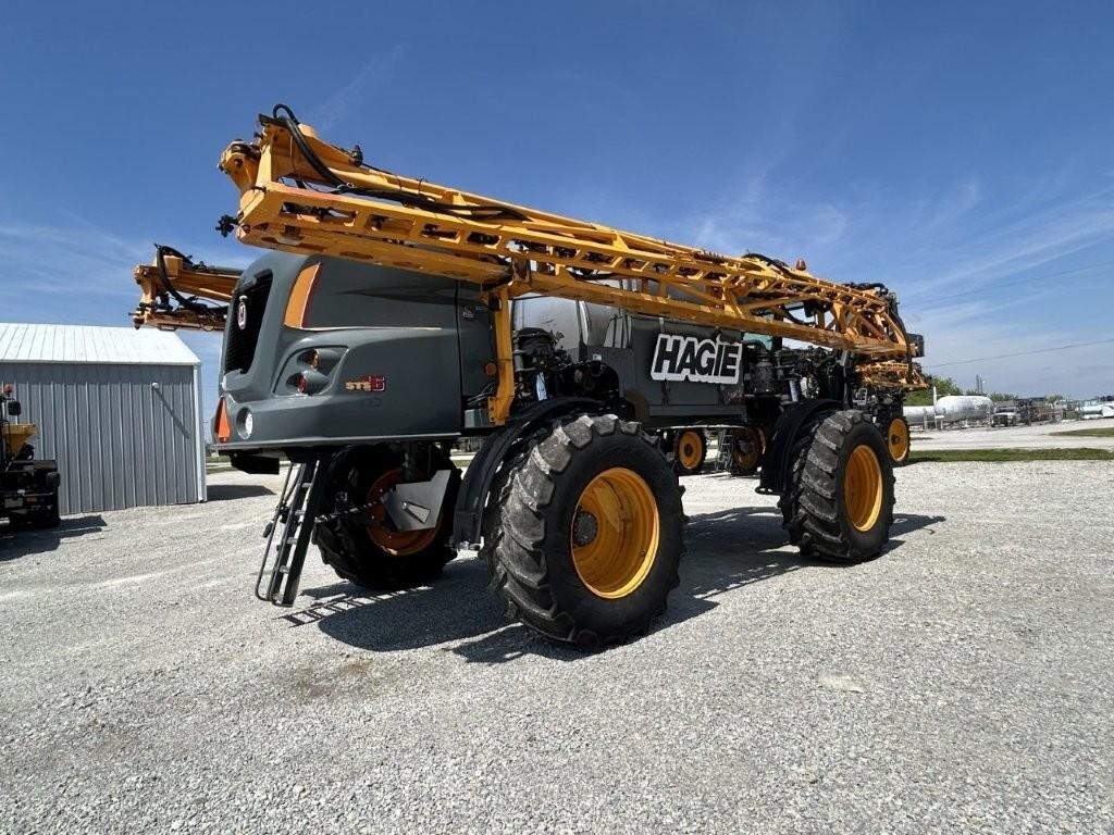 2016 Hagie STS16 Self-Propelled Sprayer