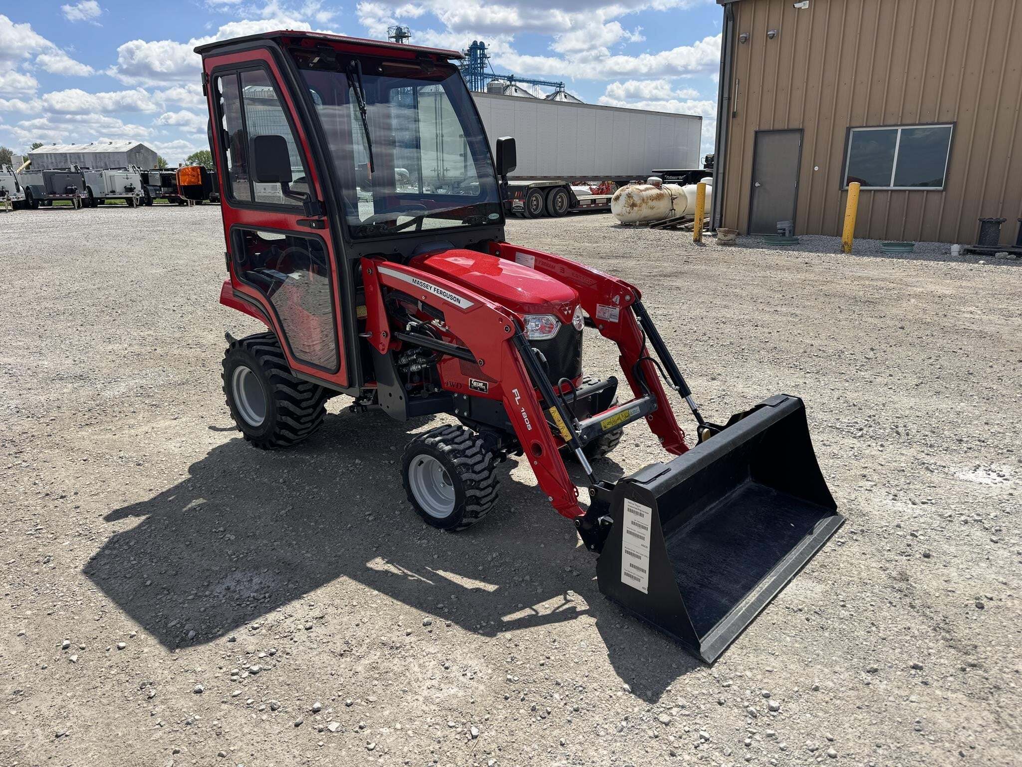 2023 Massey Ferguson GC1723E Tractor