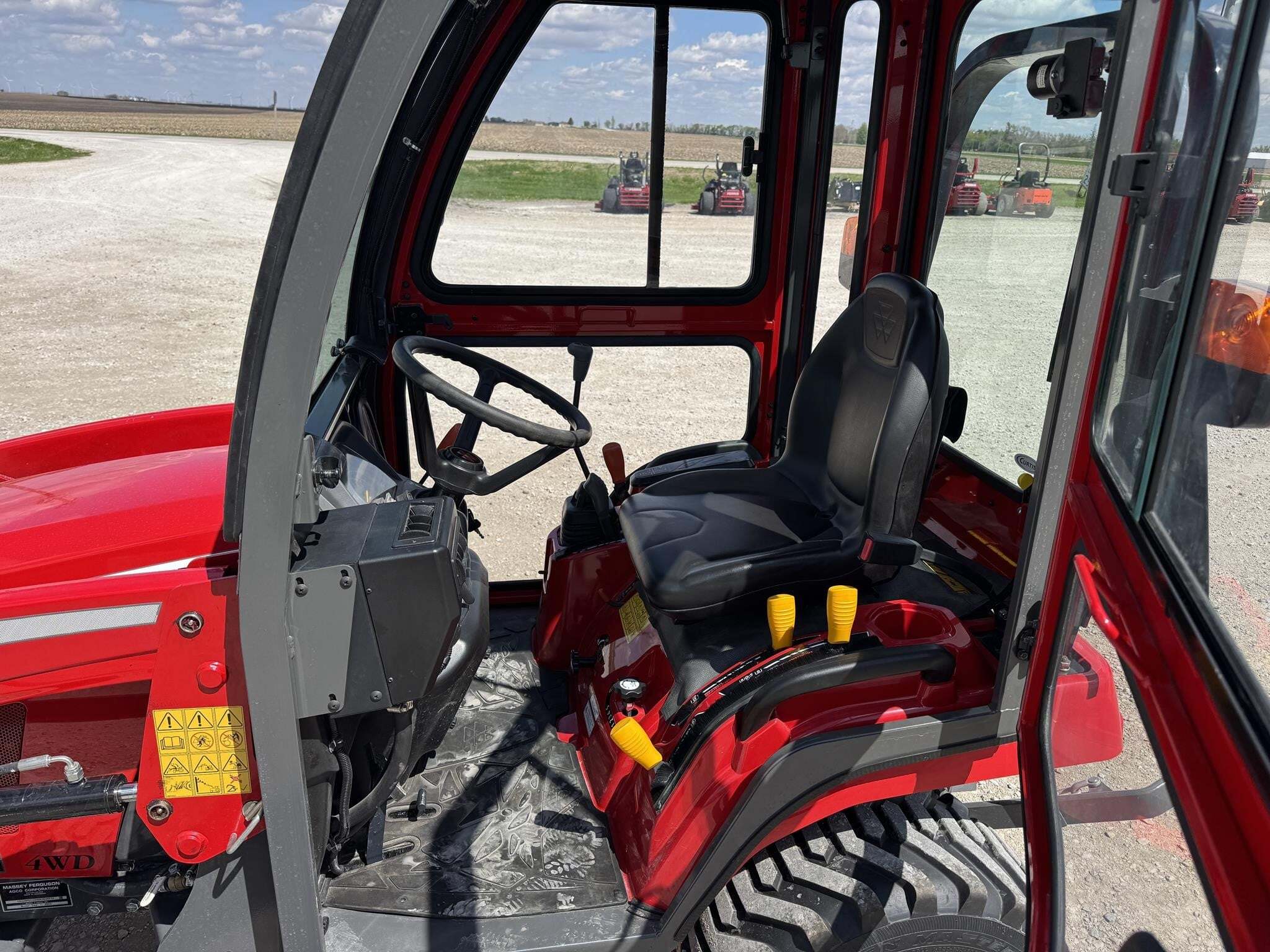 2023 Massey Ferguson GC1723E Tractor