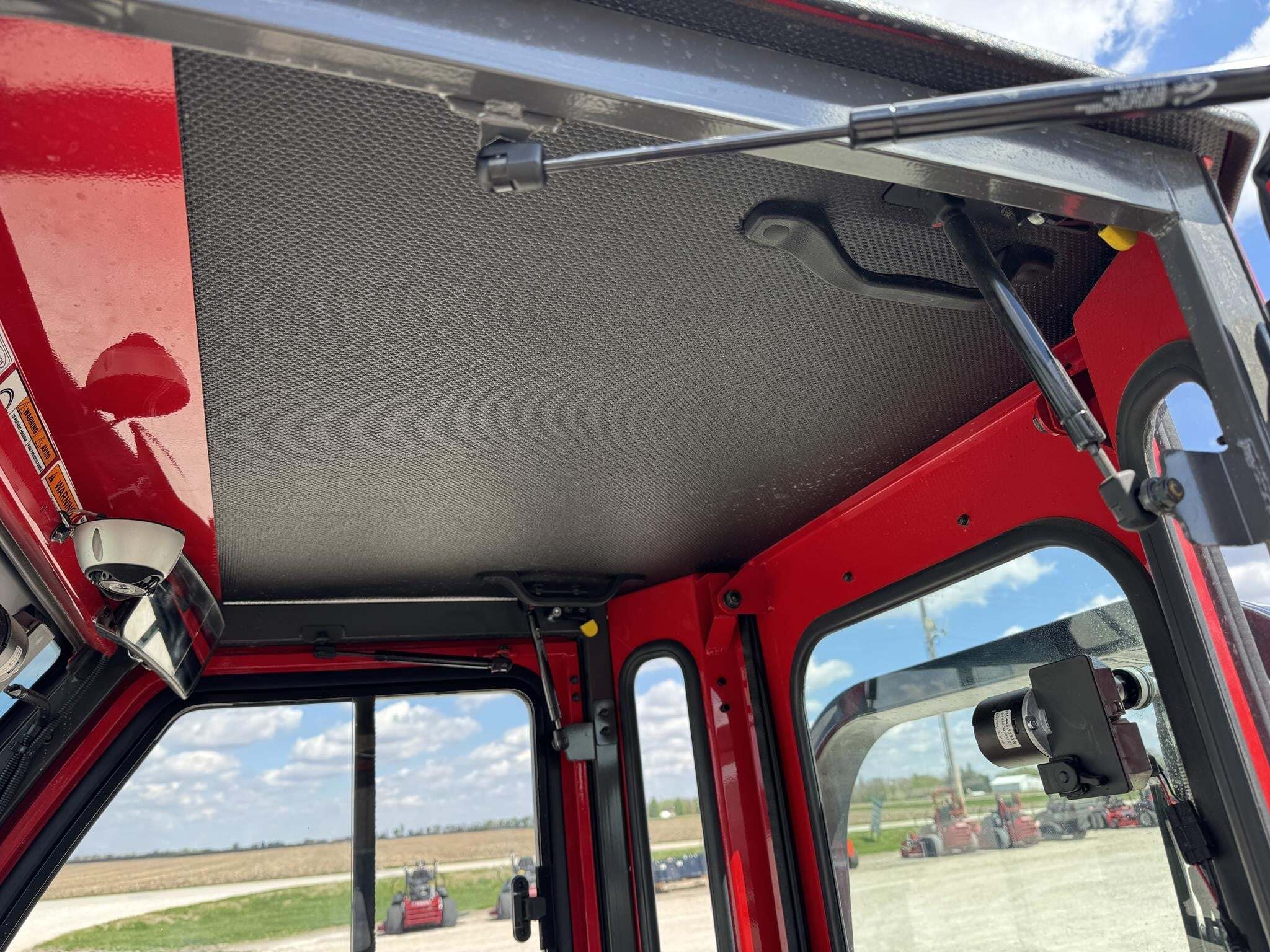 2023 Massey Ferguson GC1723E Tractor