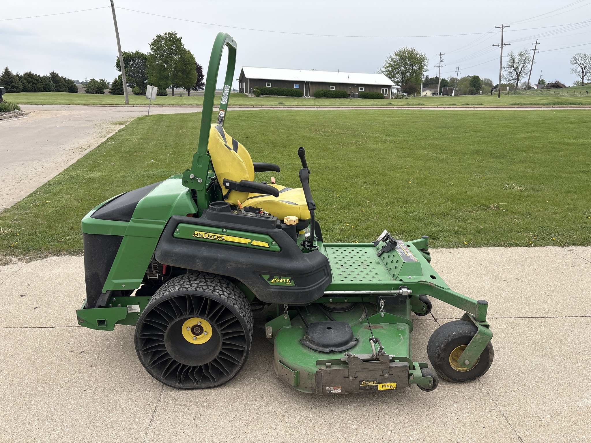 2022 John Deere Z997R Lawn Mower
