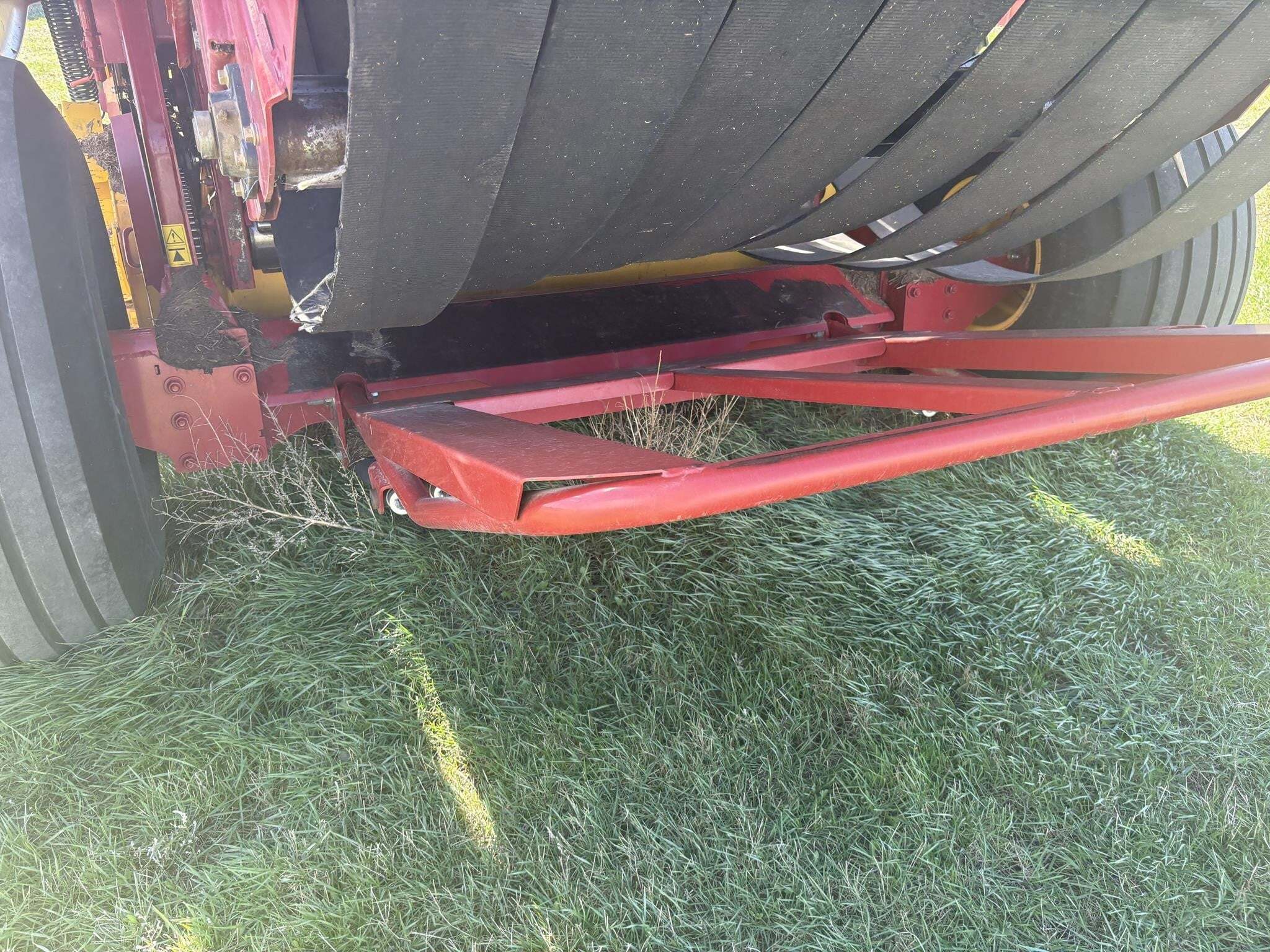 2021 New Holland Roll-Belt 560 Round Baler