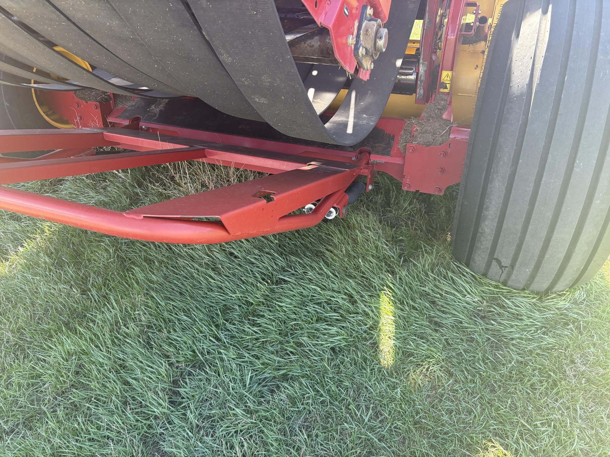 2021 New Holland Roll-Belt 560 Round Baler