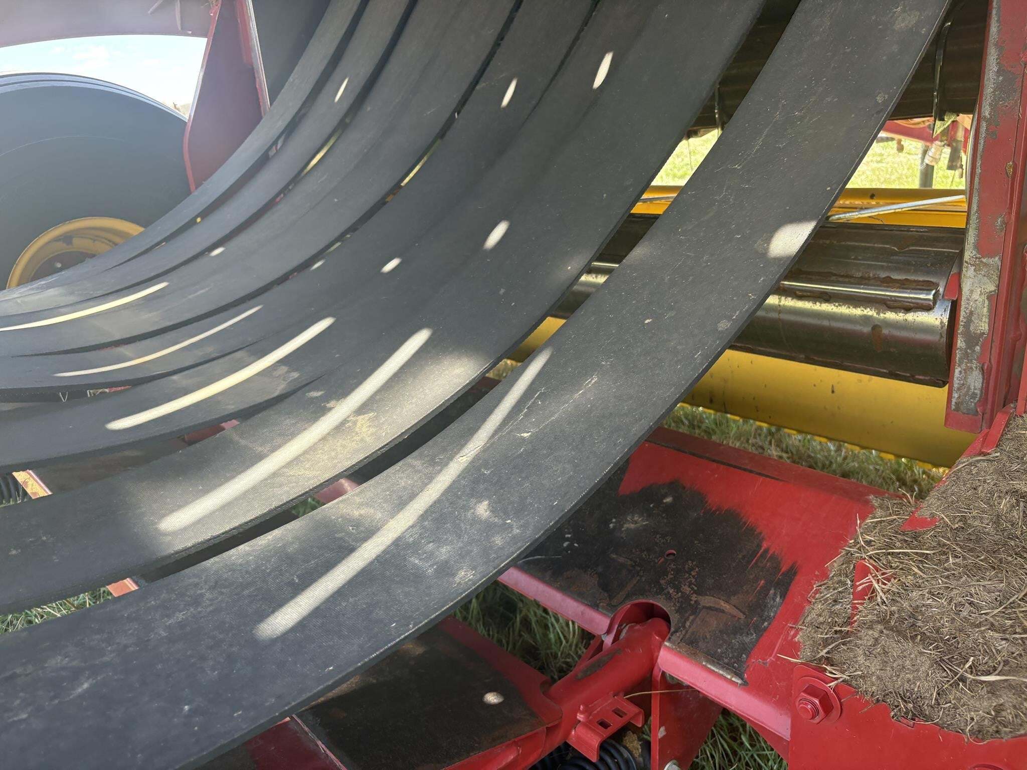 2021 New Holland Roll-Belt 560 Round Baler