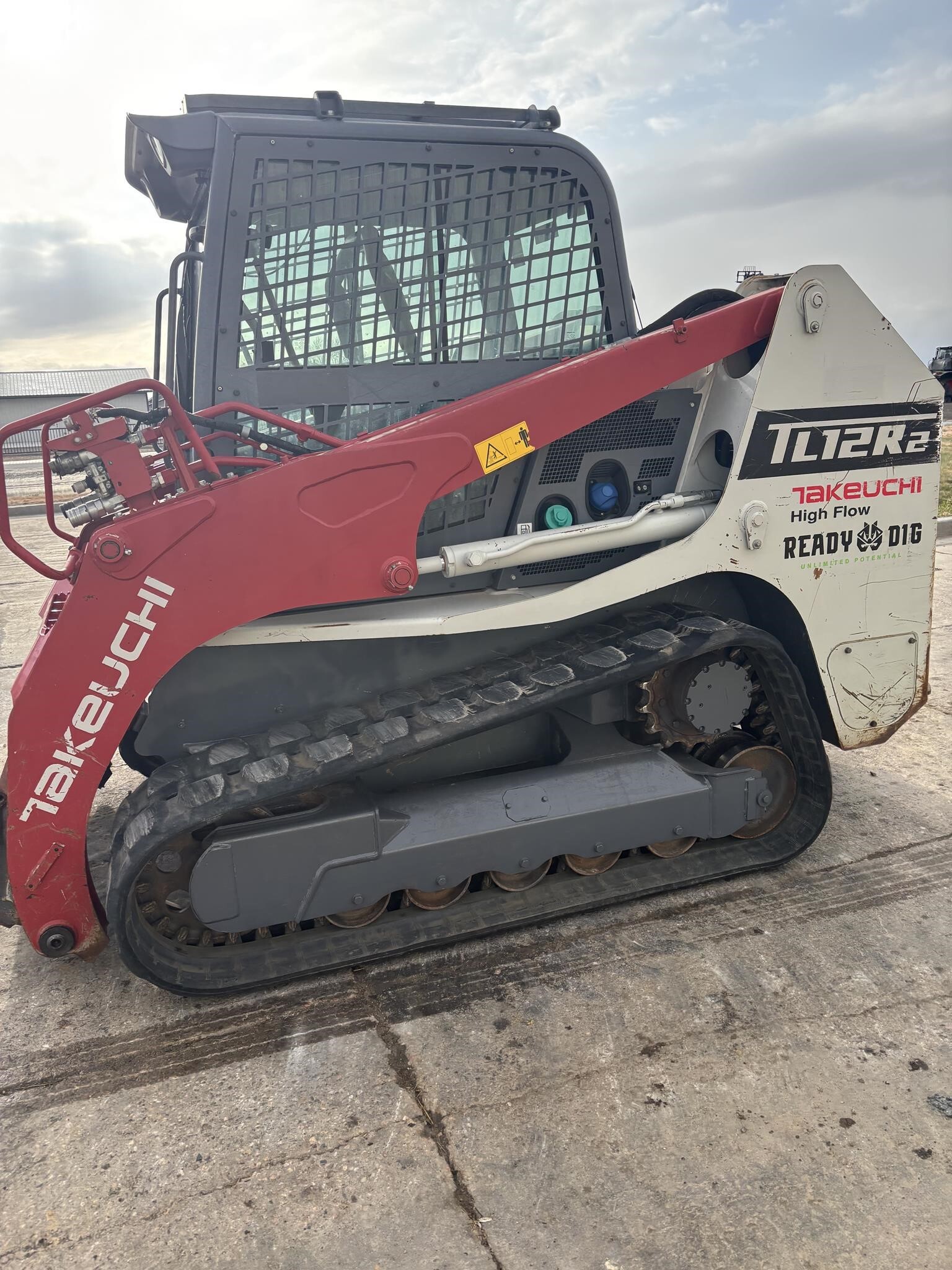 2022 Takeuchi TL12R2 Skid Steer