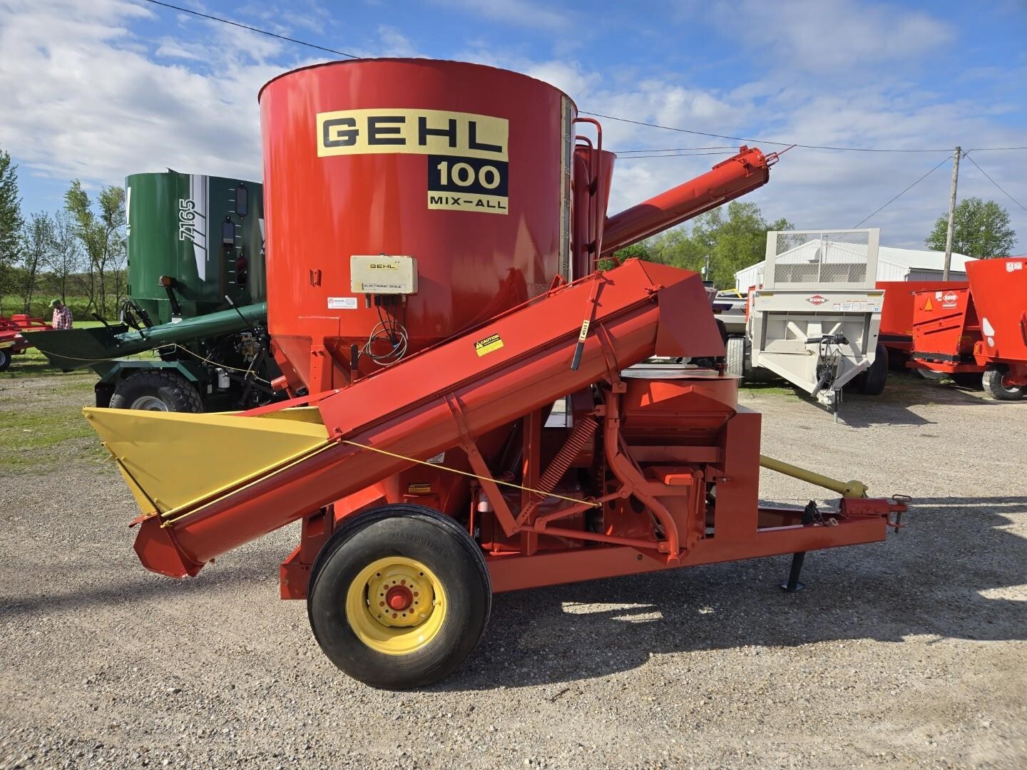  Gehl MX100 Grinders and Mixer