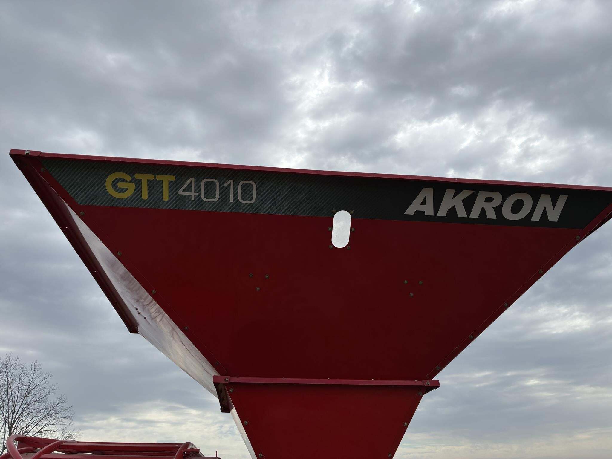 2019 Akron GTT4010 Grain Bagger