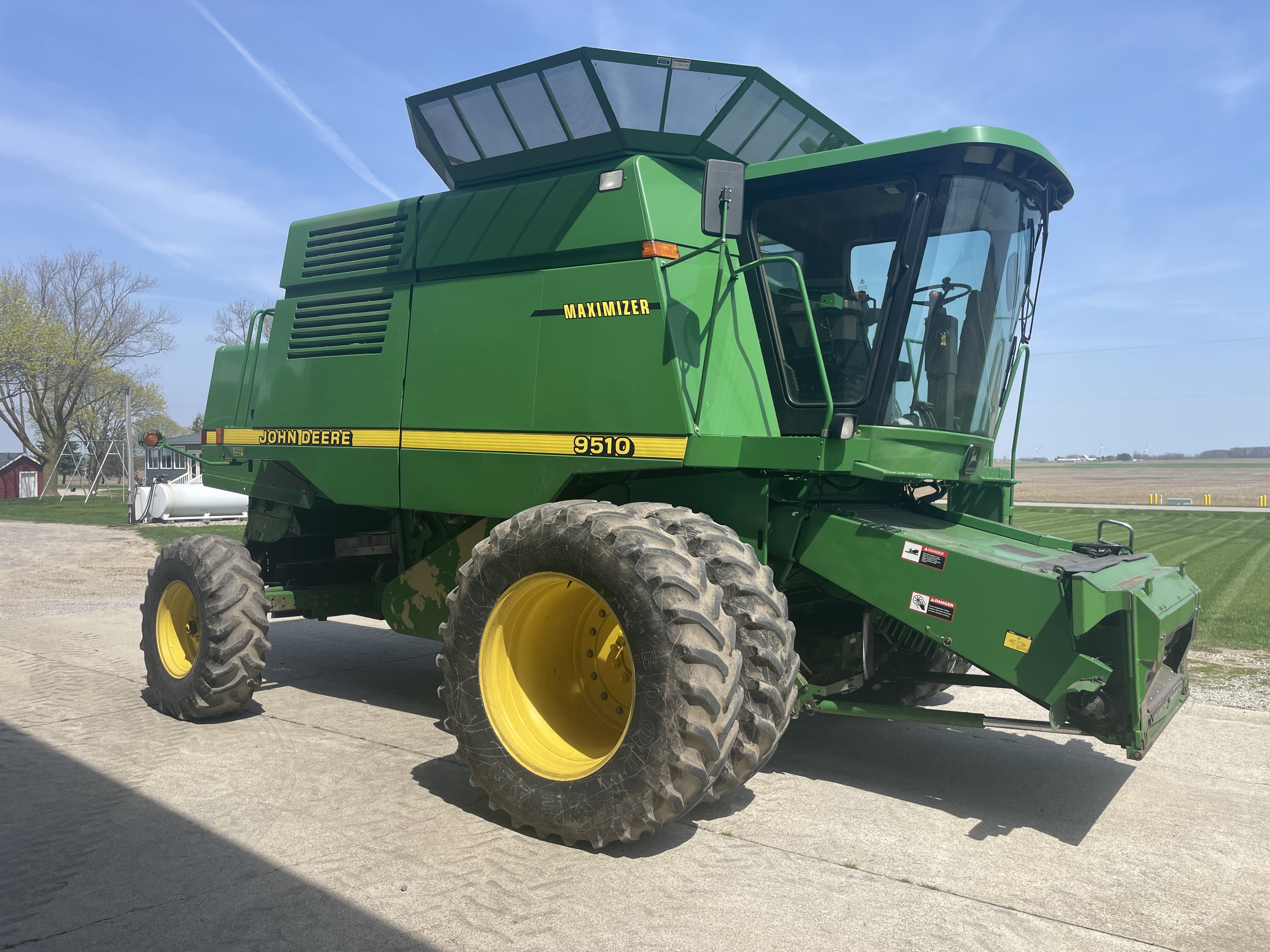 1998 John Deere 9510 Combine