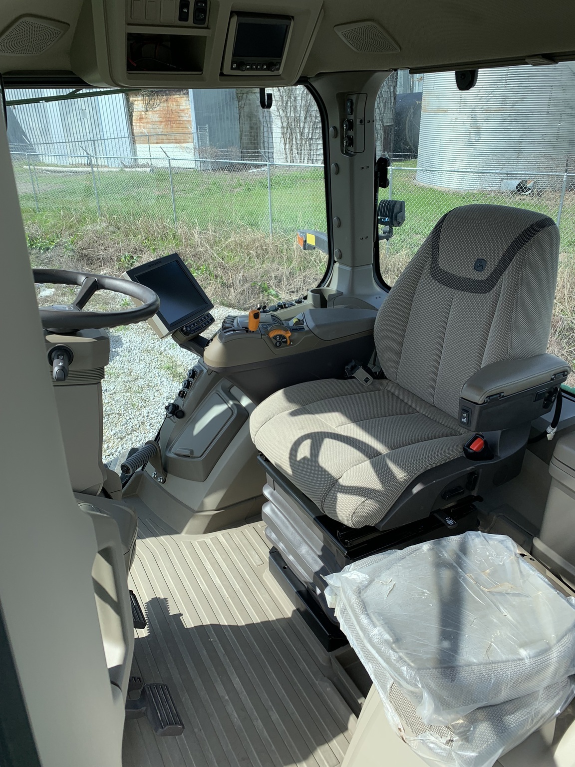 2023 John Deere 8RT 370 Tractor