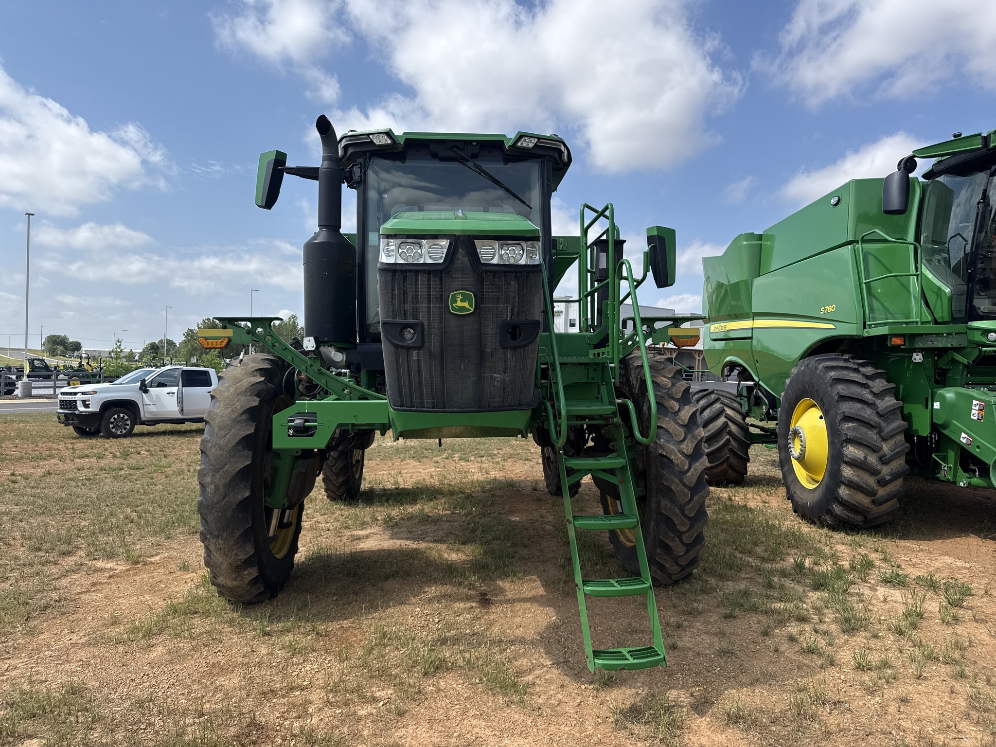 2023 John Deere 600R Loader and Skid Steer Attachment